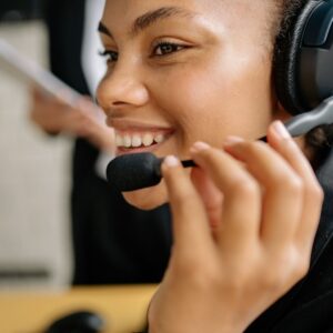 a customer service representative on the phone with a client 